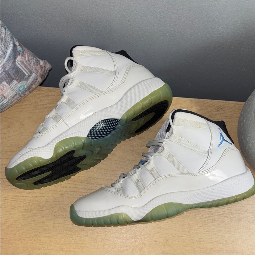 Air Jordan 11 Retro “Legend Blue” – Size 7Y - Picture 6 of 13